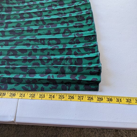 Leopard print dress with midi pleated skirt, lightweight wrinkle-free fabric - Picture 12 of 15